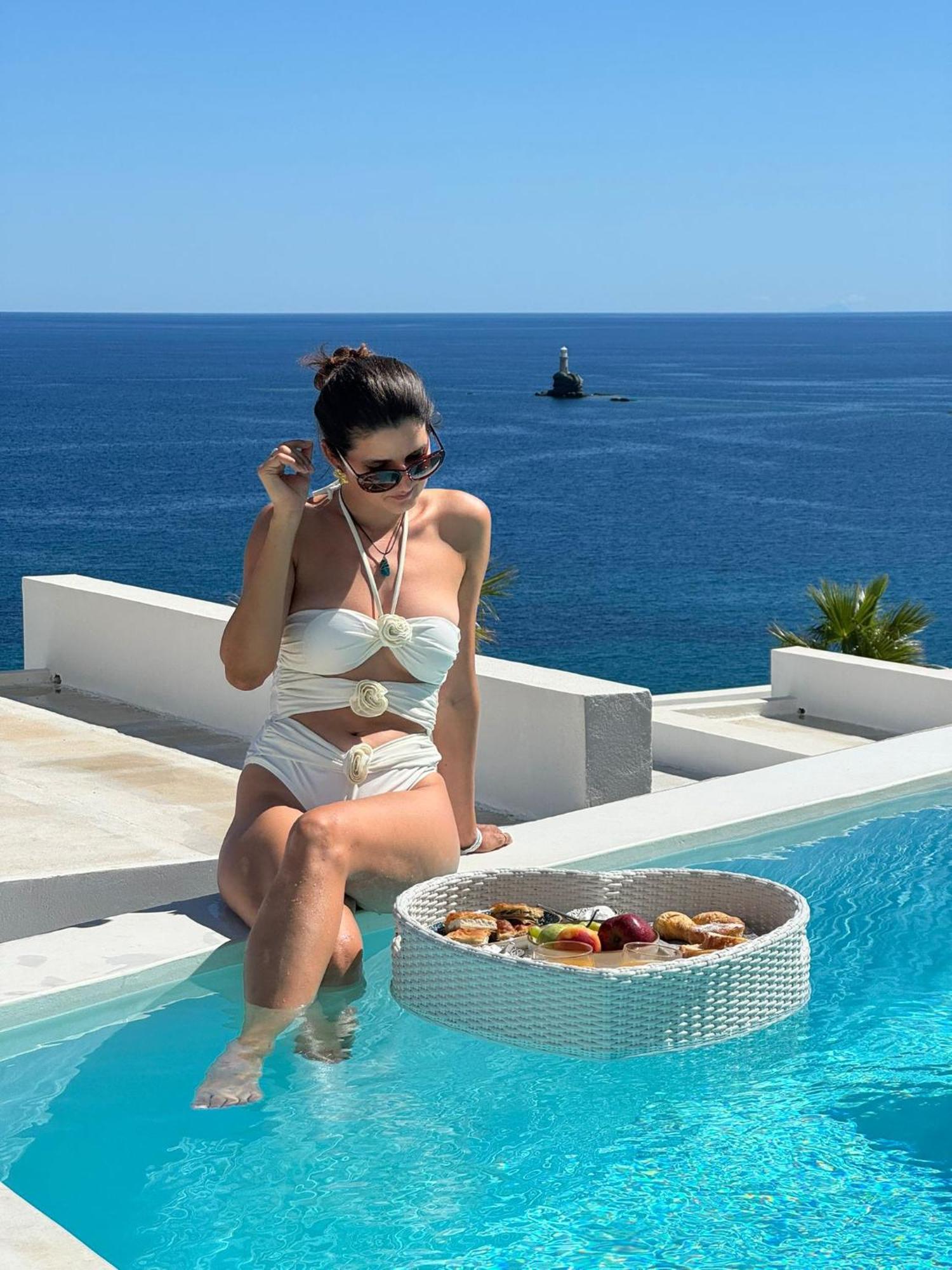 Golden Vista, Beachfront Suites By Explore Andros Bagian luar foto