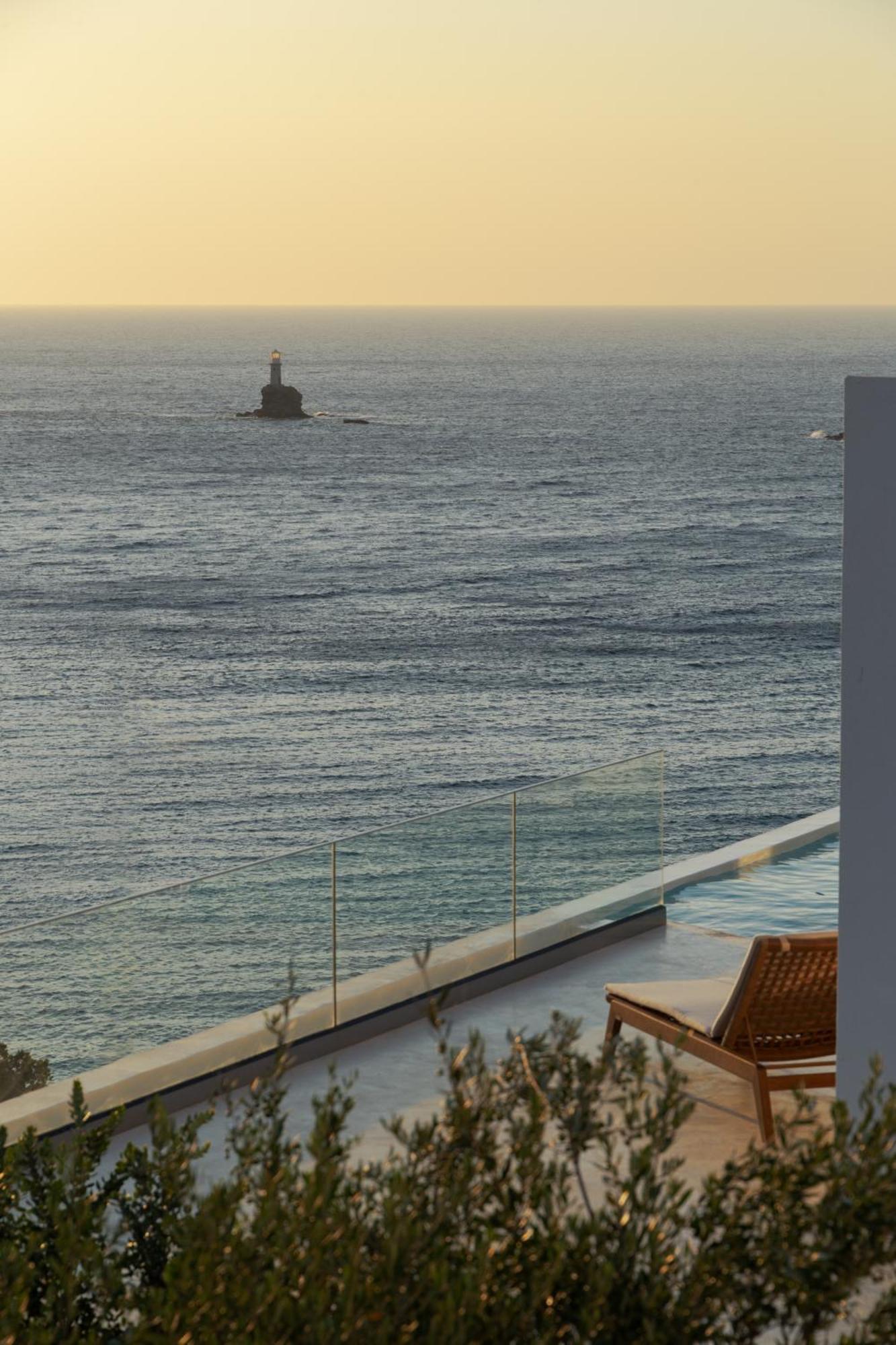 Golden Vista, Beachfront Suites By Explore Andros Bagian luar foto